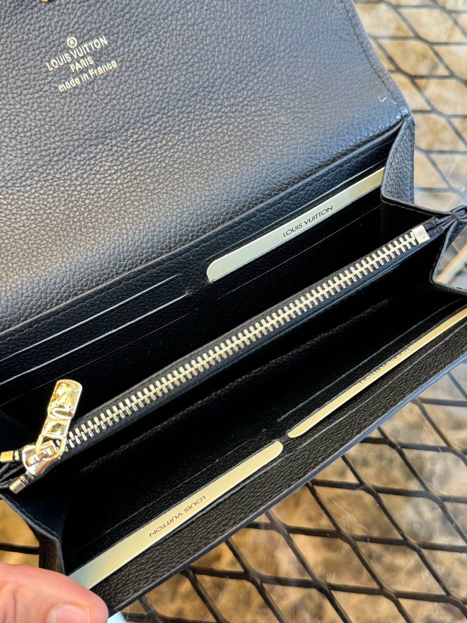 L Leather Sarah Wallet (Black)