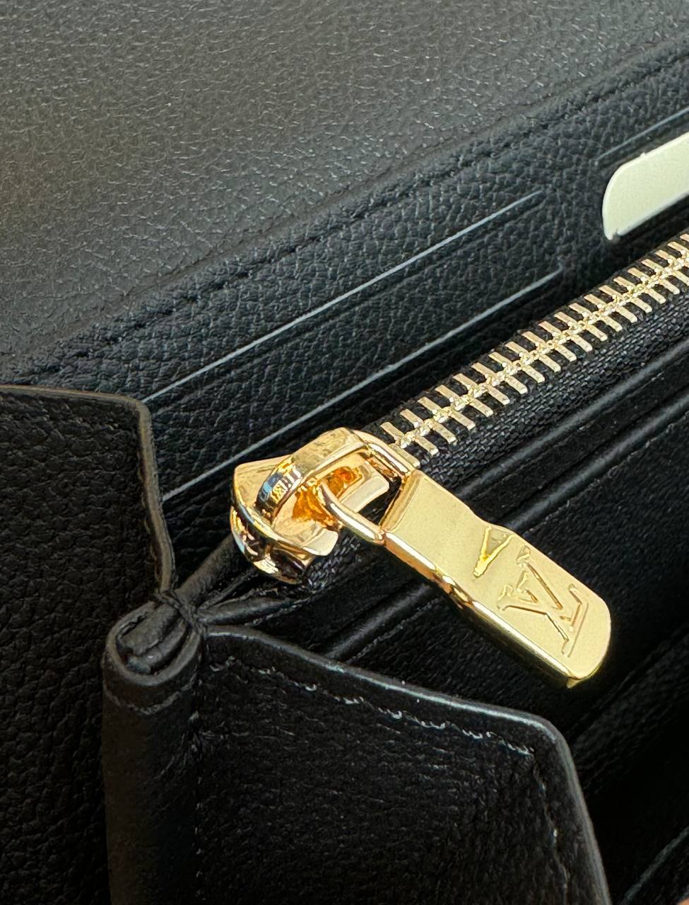 L Leather Sarah Wallet (Black)