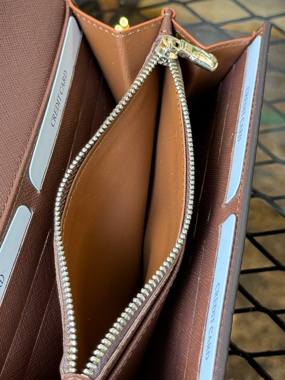 L Leather Adele Wallet (Gry)