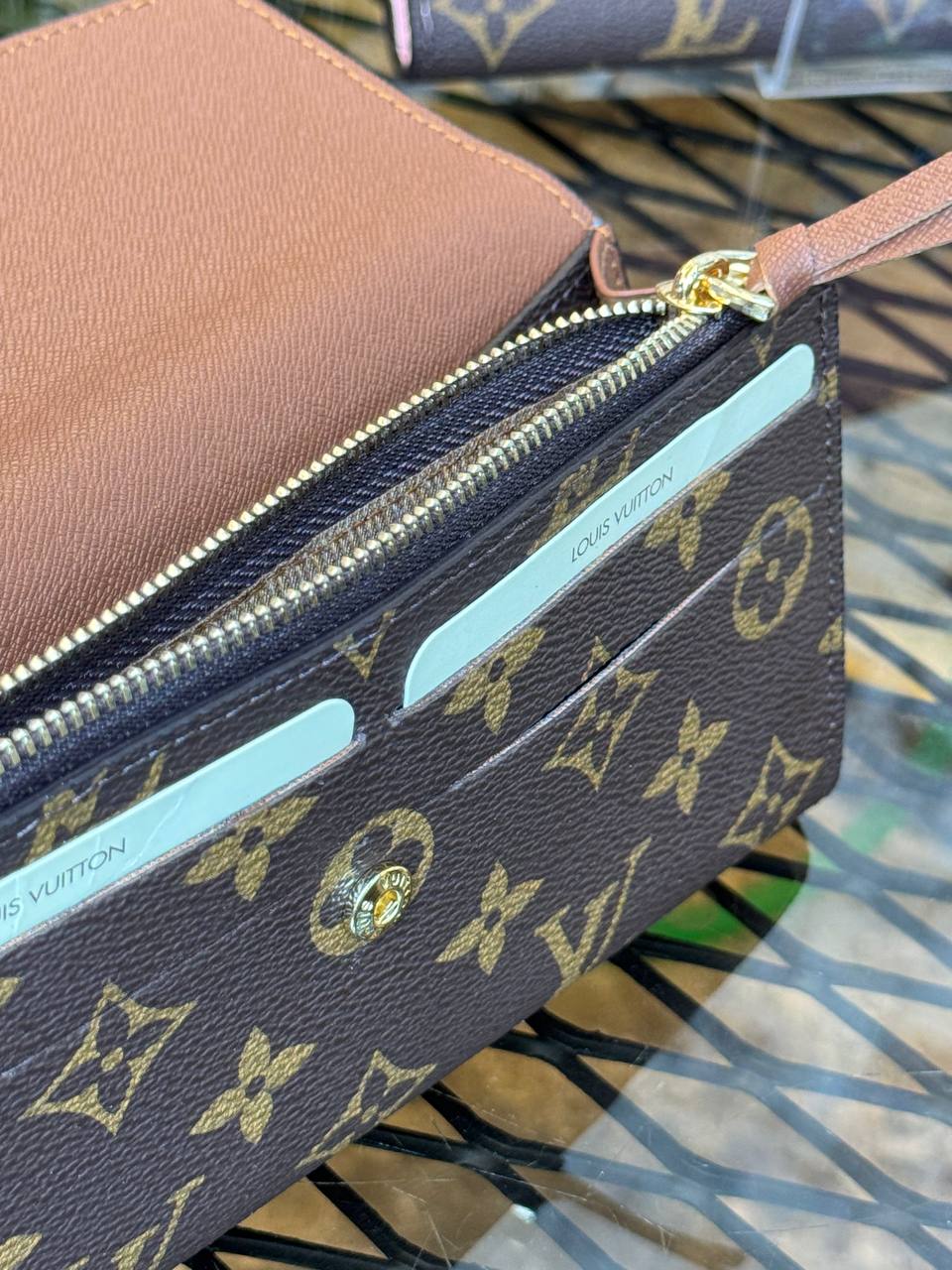 L - Leather Wallet (Gry)