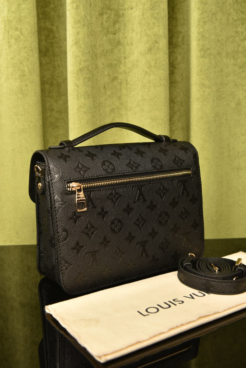 - Metis Pochette Black