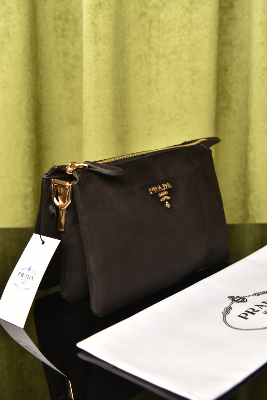 Vitello Daino Soft Mini Zippered Bag Argilla