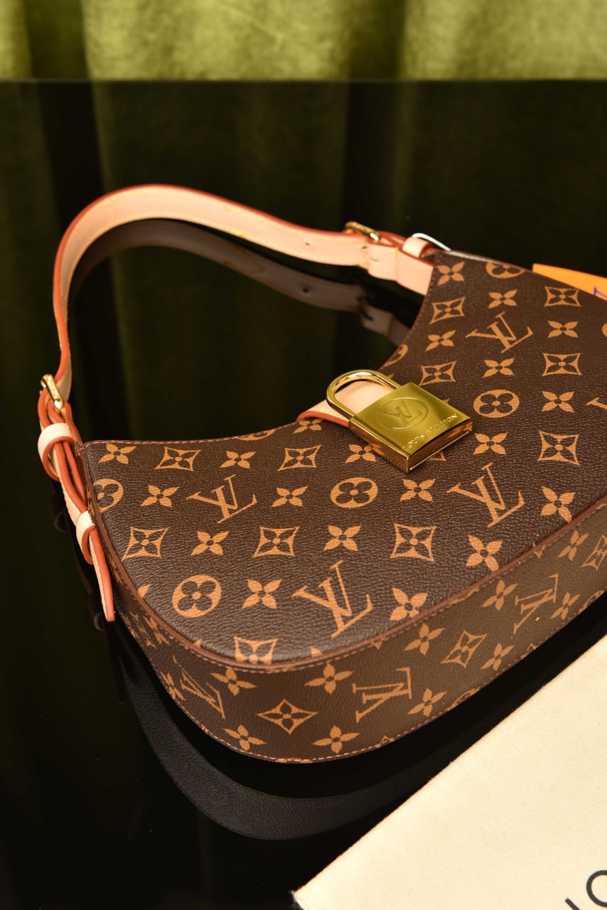 - Low Key Shoulder Bag