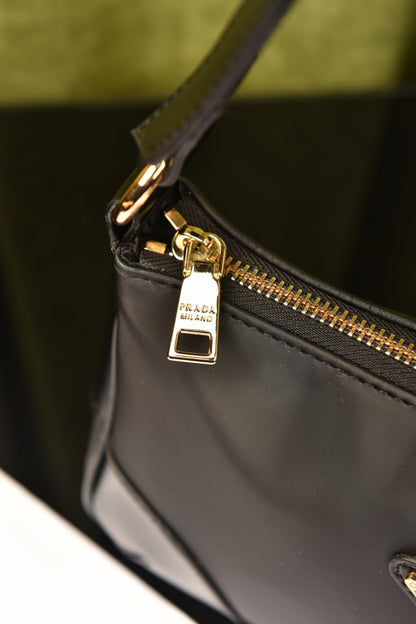 Re-Edition 2002 Nylon Brushed