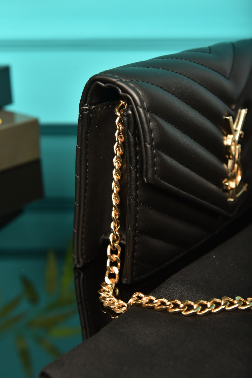 -  Cassandre Leather Wallet on Chain