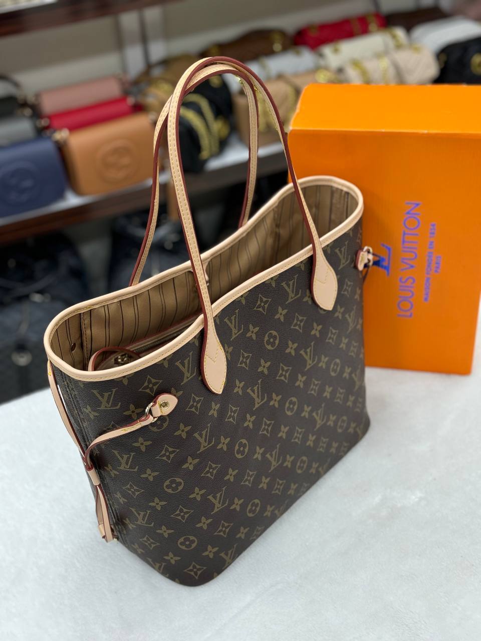 - Neverfull (Classic)
