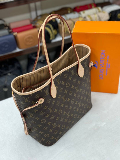- Neverfull (Classic)