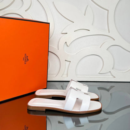 - Oran Slippers (White)