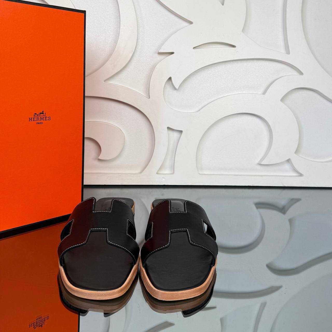 - Oran Slippers (Black)