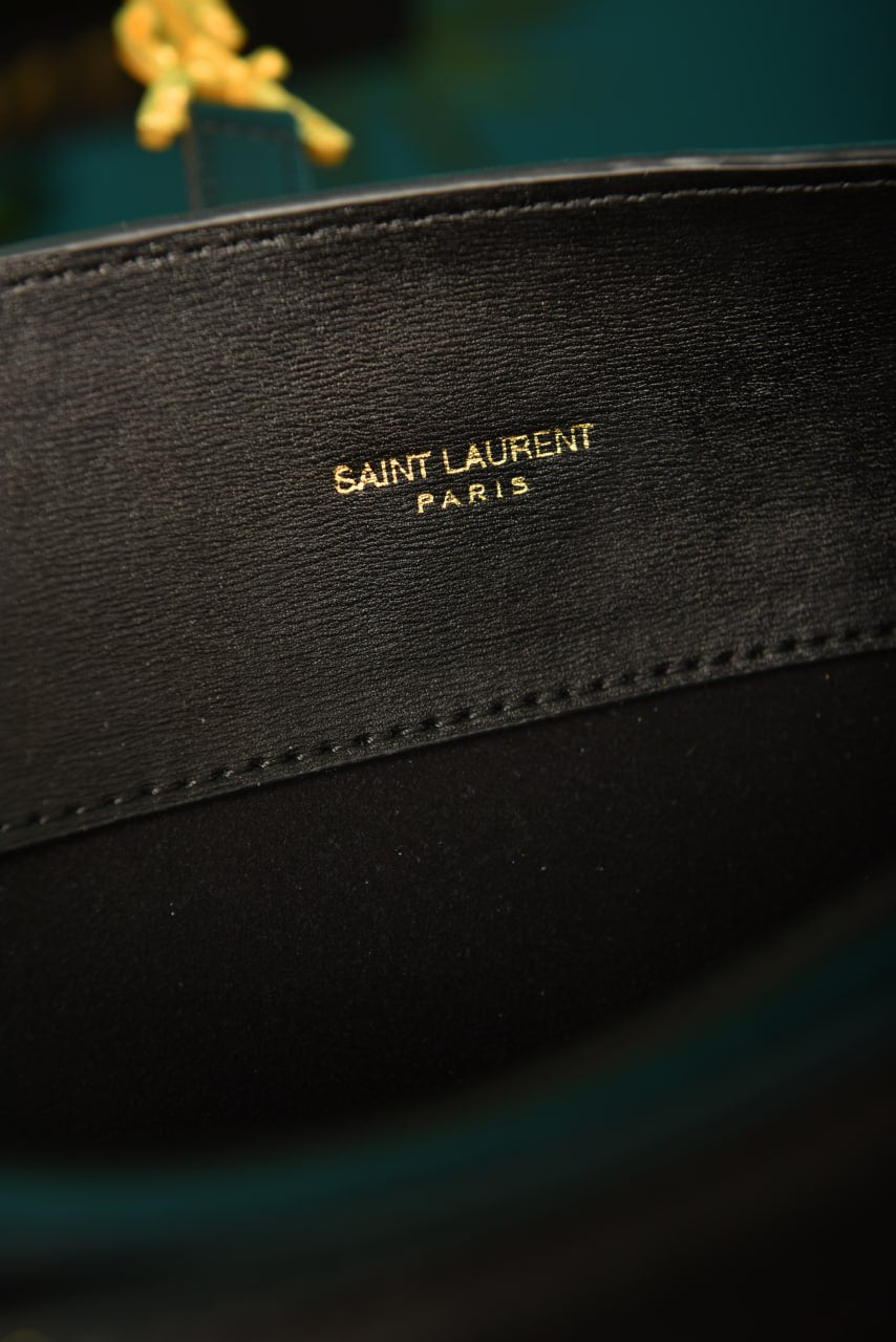 Le 37 in Shiny Leather