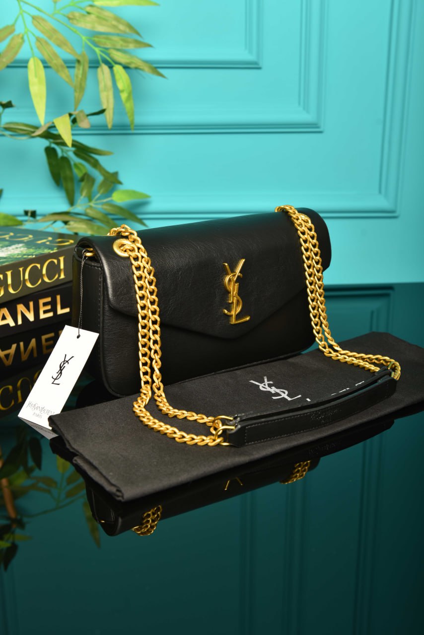 Calypso Medium in Grained Lambskin