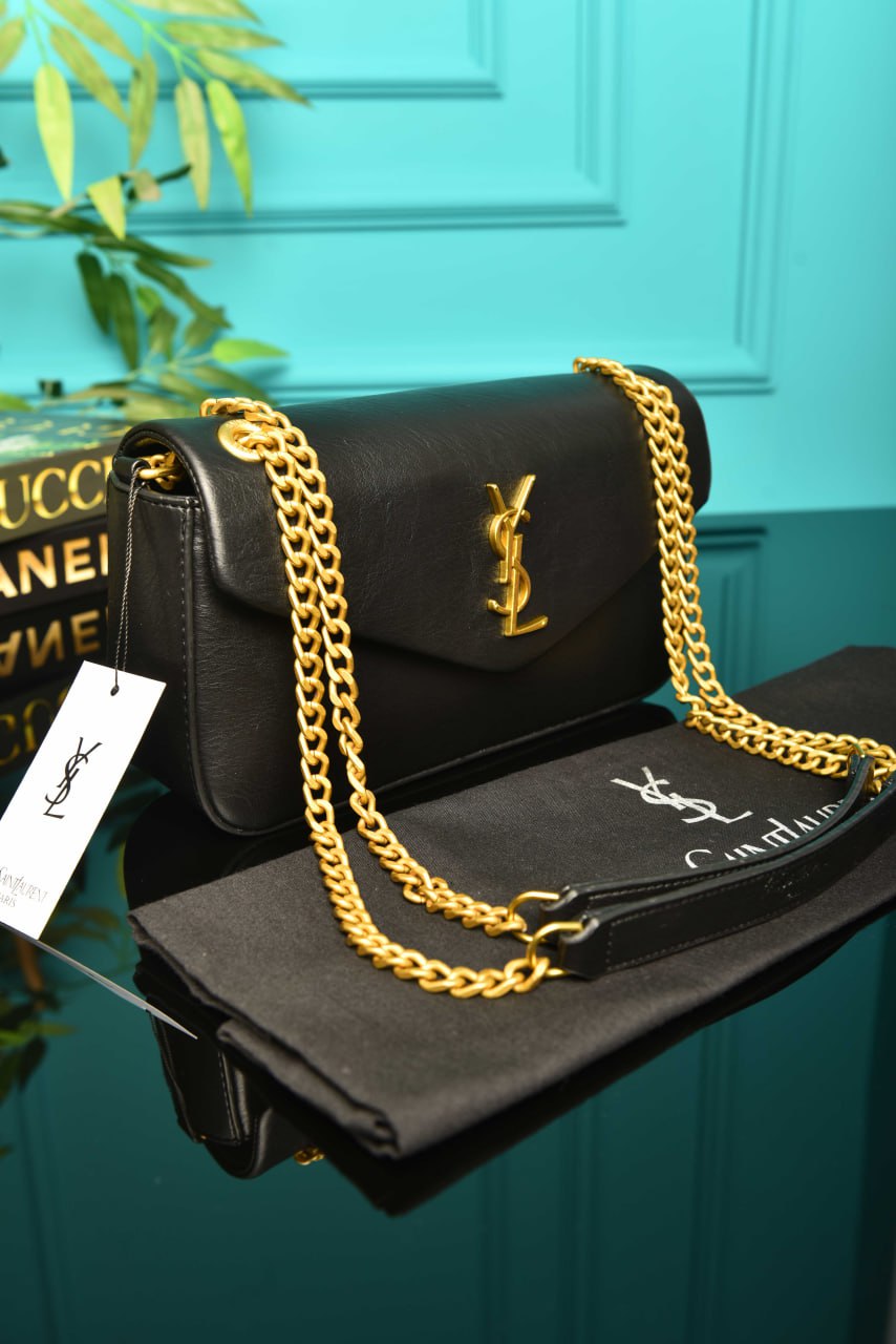 Calypso Medium in Grained Lambskin