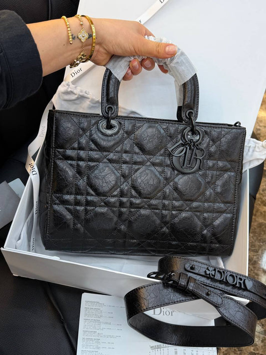 Black Lady Bag (Video)