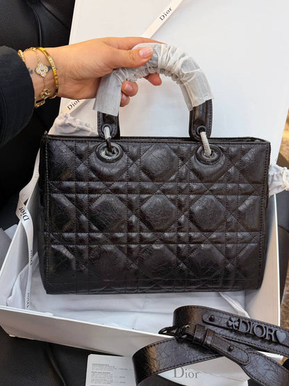 Black Lady Bag (Video)