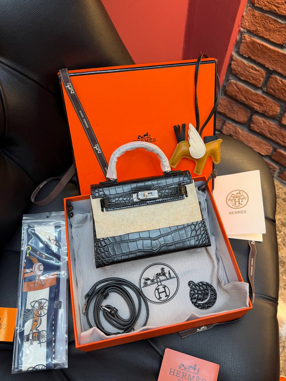 - Kelly 19 - (Video)