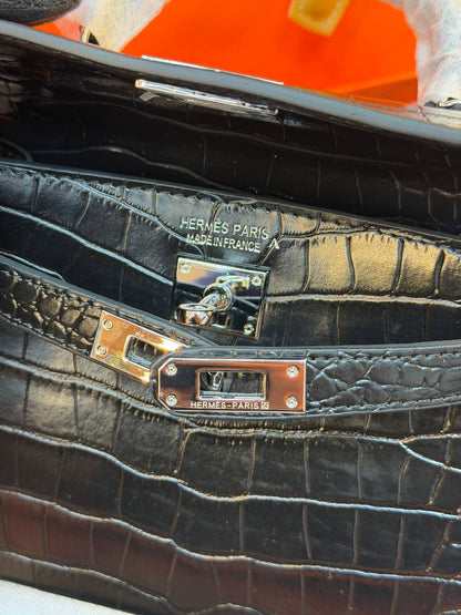 - Kelly 19 - (Video)